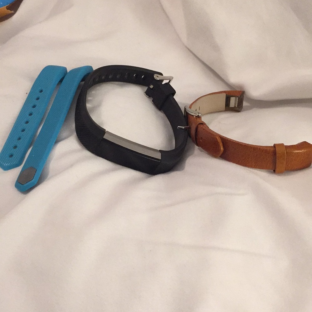 Fitbit without charger (3 bands)